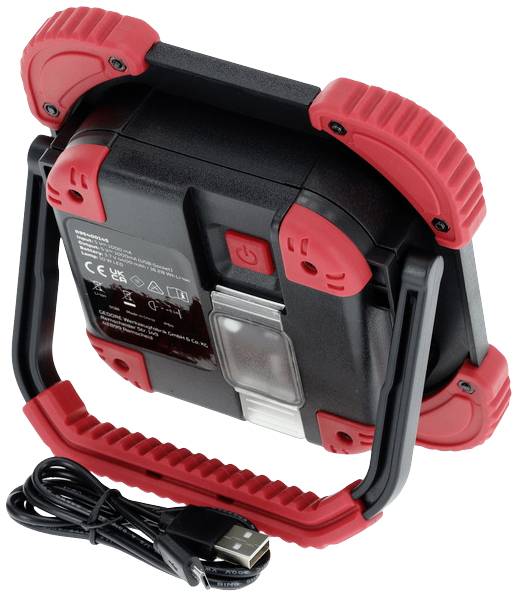 Ein tragbarer LED-Arbeitsstrahler mit rotem und schwarzem Gehäuse sowie einem USB-Kabel zur Stromversorgung oder Aufladung.