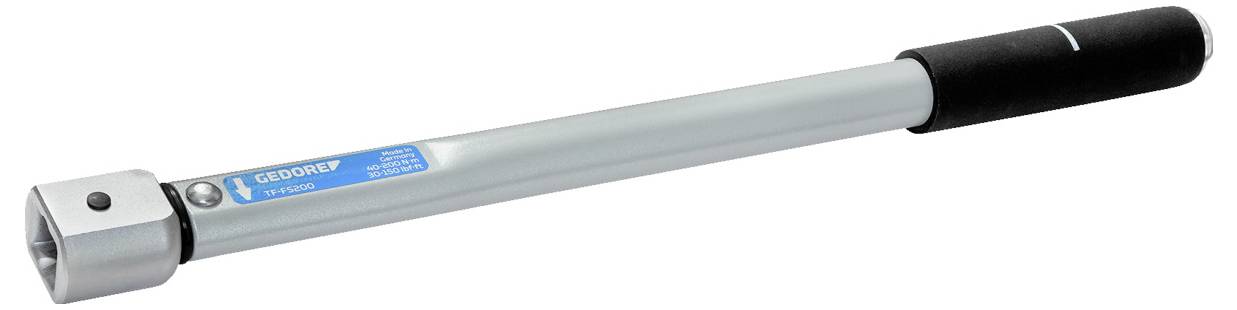 Ein Drehmomentschlüssel aus Metall mit einem schwarzen Griff, versehen mit einem Markenlabel, der zum Aufbringen eines spezifischen Drehmoments auf Befestigungselemente wie Muttern und Schrauben verwendet wird.