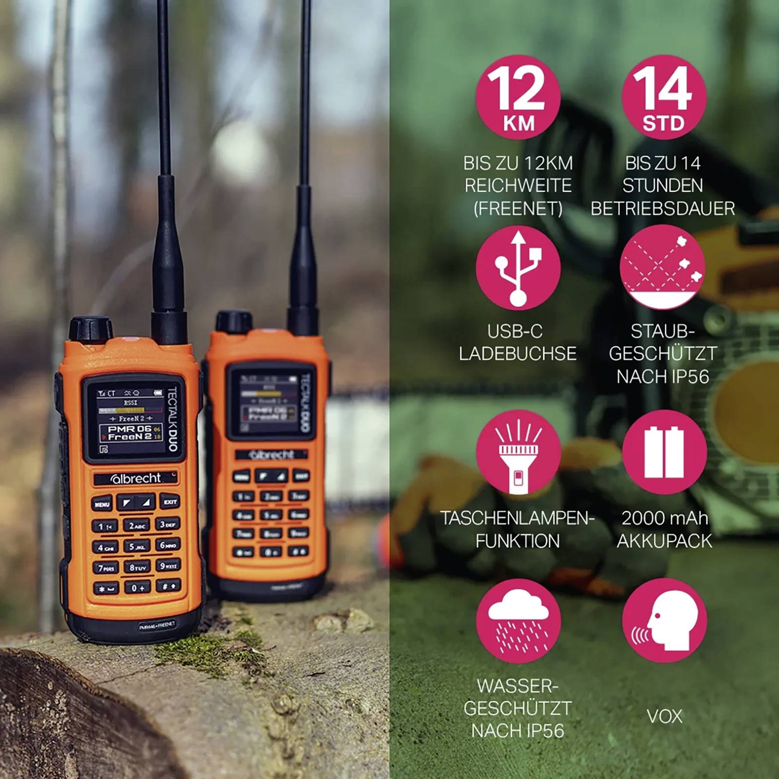 Zwei orange Handfunkgeräte auf einem Baumstamm. Text: '12 km Reichweite', '14 Std Betriebsdauer', 'USB', 'Staub- & Wasserschutz', 'Taschenlampenfunktion', '2000 mAh'.