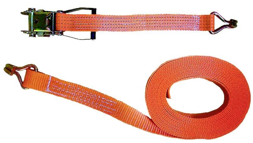 Zwei orangefarbene Spanngurte, einer aufgerollt und einer mit Ratsche und Haken, zur Sicherung von Ladungen.