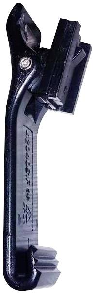 Ein schwarzes, gebogenes Metallwerkzeug mit Griff und Klinge, verwendet zum Entfernen von Klammern oder Nägeln aus Holzoberflächen.