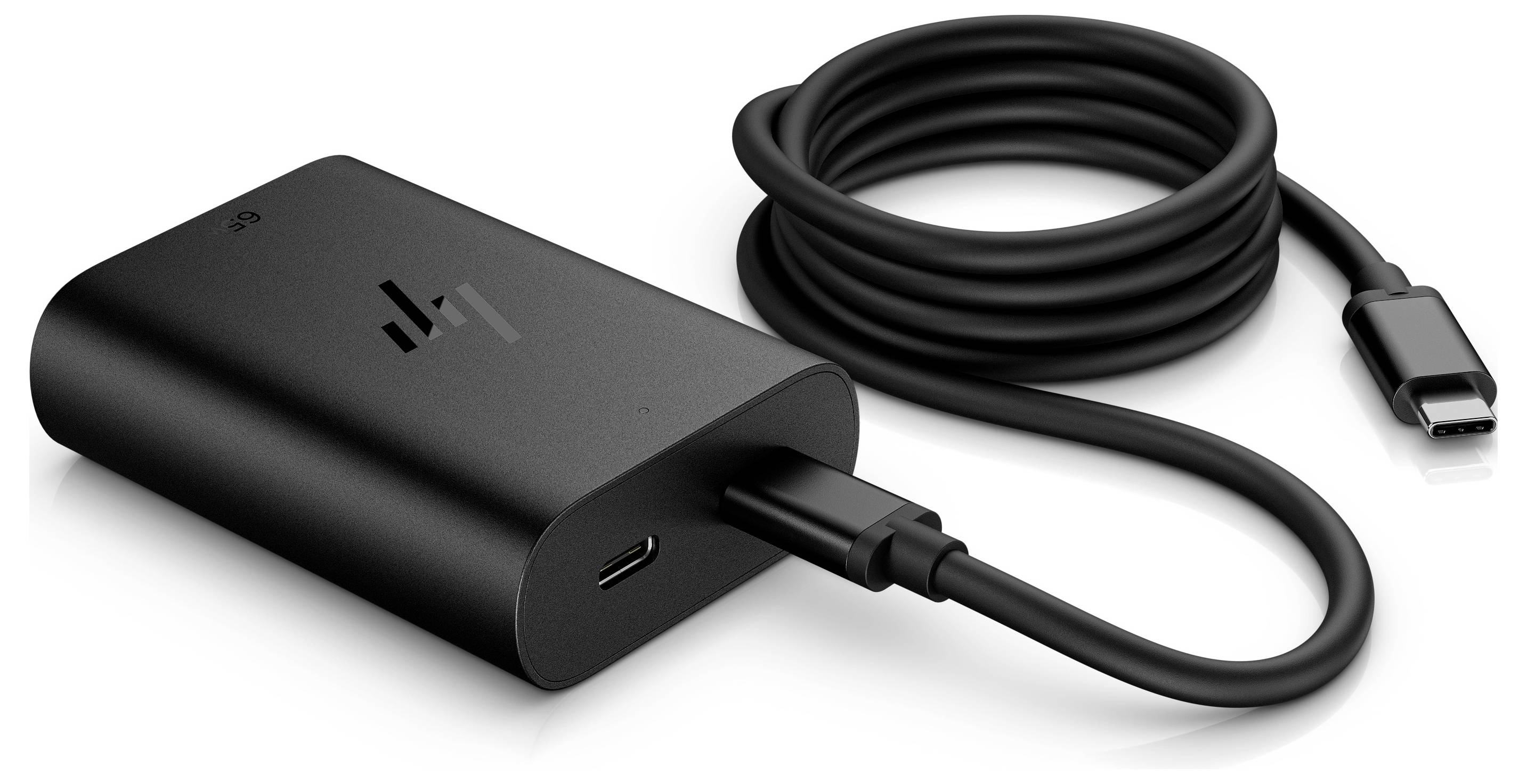 Schwarzes Netzteil für Laptops mit integriertem USB-C-Kabel, geeignet für die Stromversorgung und Aufladung kompatibler Geräte.