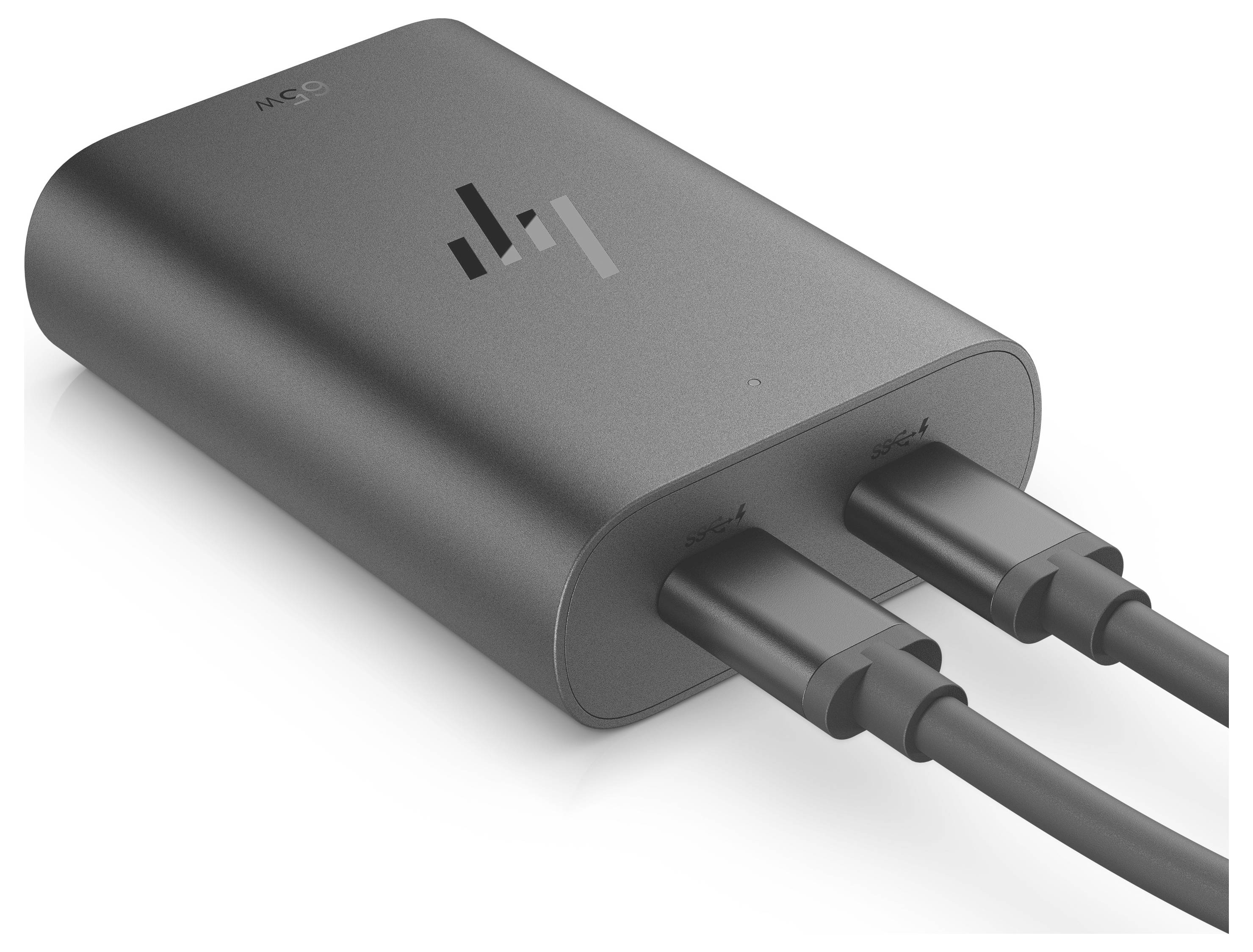 Ein schwarzes Ladegerät mit zwei eingesteckten Kabeln, zeigt das Logo einer Marke auf der Oberseite.