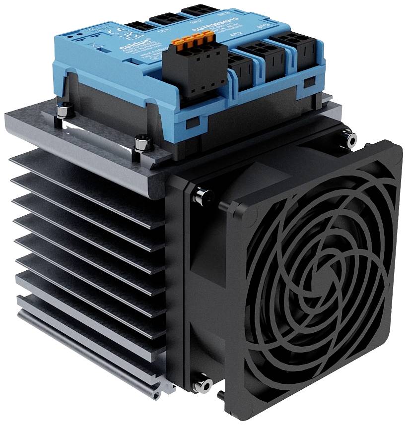 'Industrie-Kühlgerät mit schwarzem Lüfter und Kühlrippen, oben eine blaue Steuereinheit montiert.'