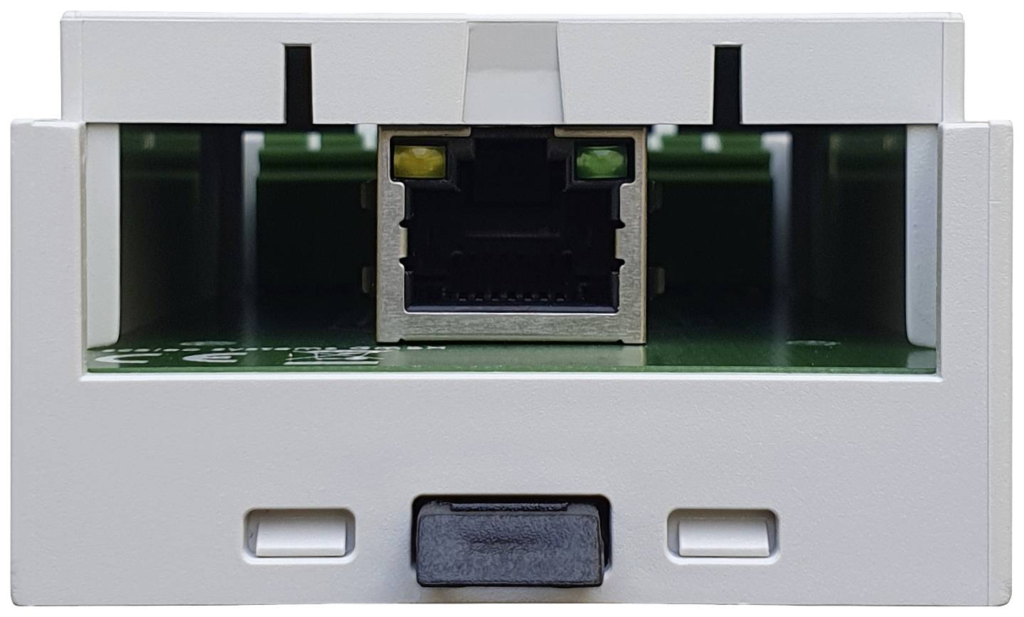 Vorderansicht eines Netzwerkanschluss-Moduls mit einem Ethernet-Port in der Mitte und grünen sowie gelben Anzeigeleuchten.