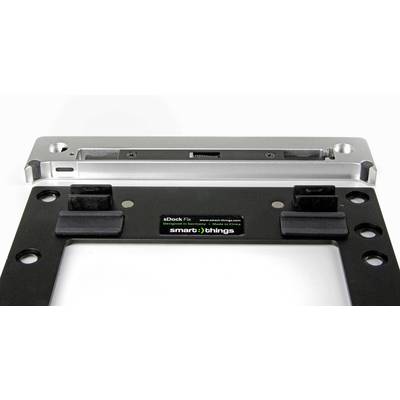 Eine schwarze und silberne Dockingstation für Geräte mit der Aufschrift 'smart things', entworfen in Norwegen, hergestellt in China.