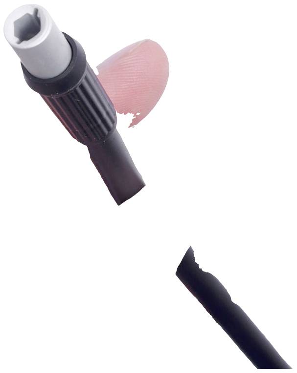Ein schwarzes Kabel mit einer runden, grauen Metallkomponente an einem Ende. Ein rosa Plastikteil ist in der Nähe der Spitze sichtbar.