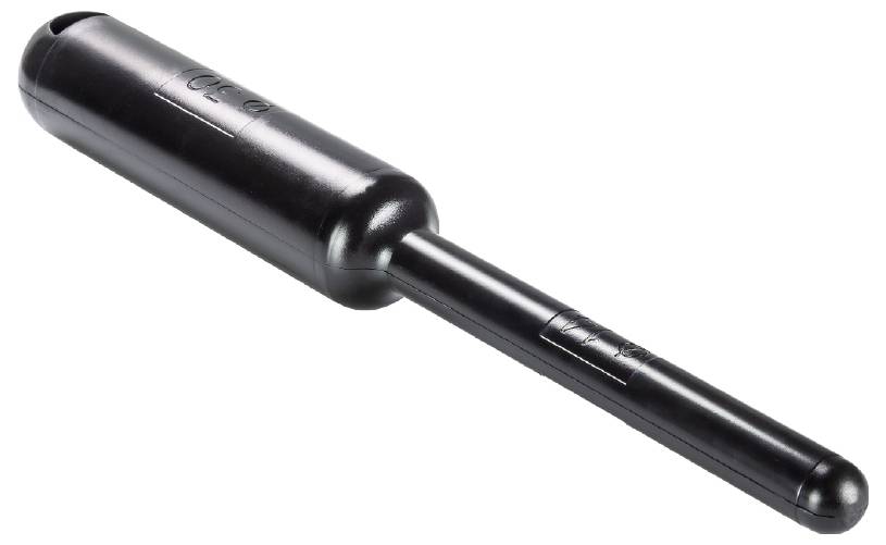 Ein schwarzes, zylindrisches Objekt mit einem langen Griff, möglicherweise ein Werkzeug oder Küchenutensil.