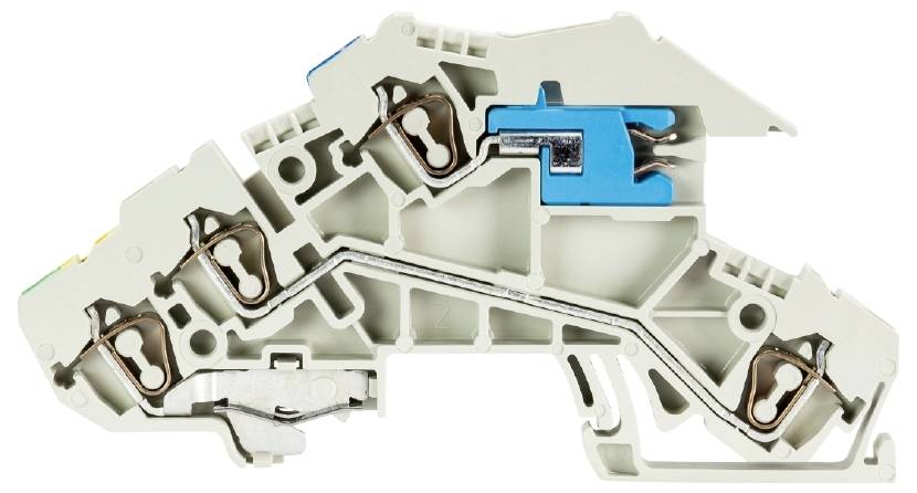 Ein grauer elektrischer Anschlussblock mit blauer Verriegelung und mehreren Metallklemmen für Leitungsverdrahtung und Stromverteilung.