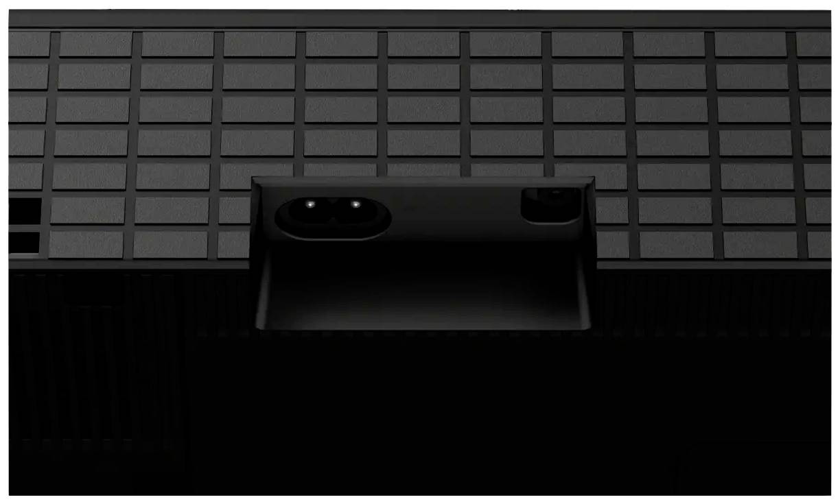 Ein rechteckiger elektronischer Anschluss auf der Rückseite eines Geräts, umgeben von Gittermustern.