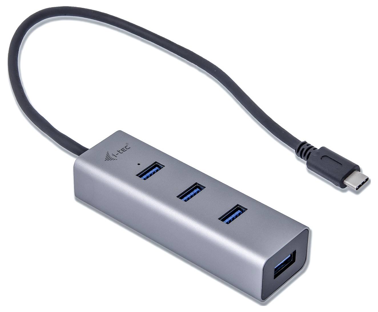 Ein silberner USB-C-Hub mit einem Kabel verfügt über vier USB-Anschlüsse an der Vorderseite zum Anschließen mehrerer Geräte.
