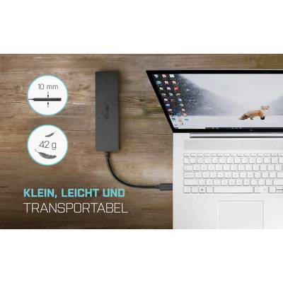 Externe Festplatte, 10 mm dick, 42 g, verbunden mit Laptop auf Holztisch. Text: 'Klein, leicht und transportabel'. Laptop zeigt Winterlandschaft.