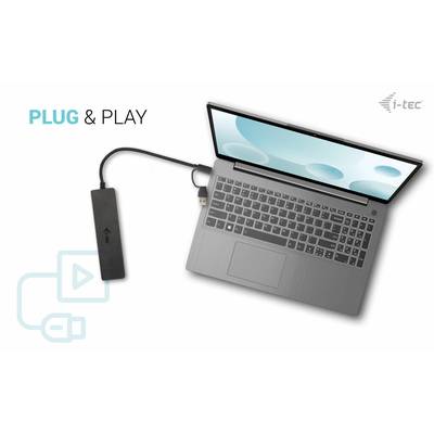 Ein Laptop mit einer verbundenen USB-Dockingstation. Auf der linken Seite steht 'PLUG & PLAY'.