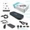 Eine schwarze Dockingstation mit mehreren Anschlüssen, USB-Kabeln, Stromadapter und verschiedenen Steckeraufsätzen. Verpackung und Installationsanleitung enthalten.