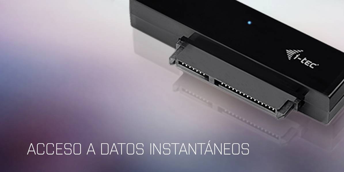 Ein schwarzer Adapter von i-tec mit einer LED. Darunter steht der Text 'ACCESO A DATOS INSTANTÁNEOS' auf einem farbigen Hintergrund.