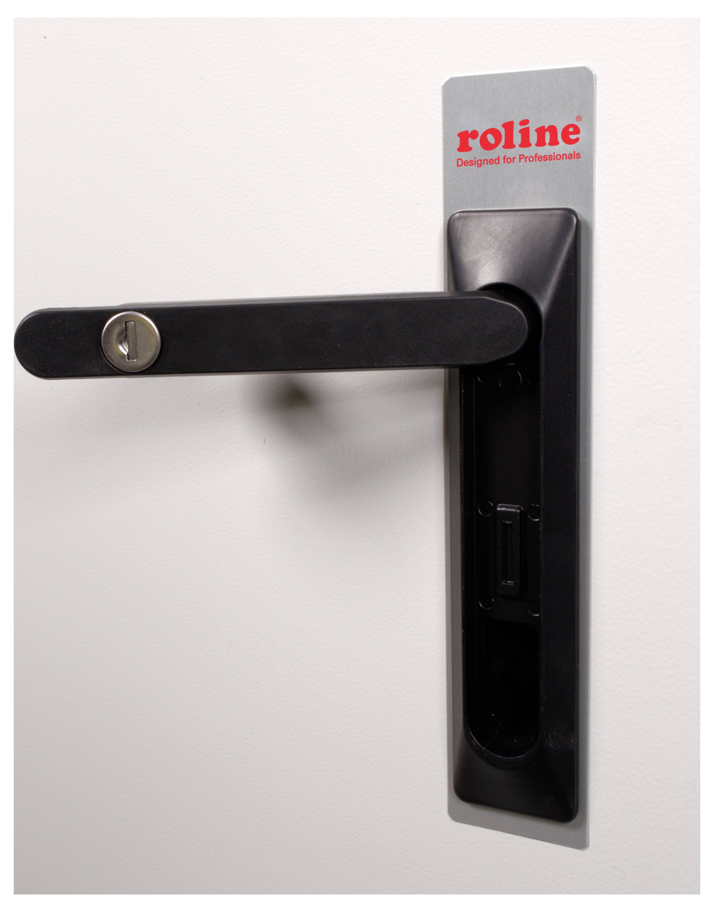 Ein schwarzer Türgriff vom Hersteller 'roline', montiert an einer weißen Tür. Der Griff ist integriert in eine längliche, rechteckige Halterung.