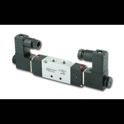 Ein pneumatisches Ventil mit schwarzem Gehäuse und zwei Anschlüssen, Modellnummer 'VS5585-1-4A1' sichtbar.