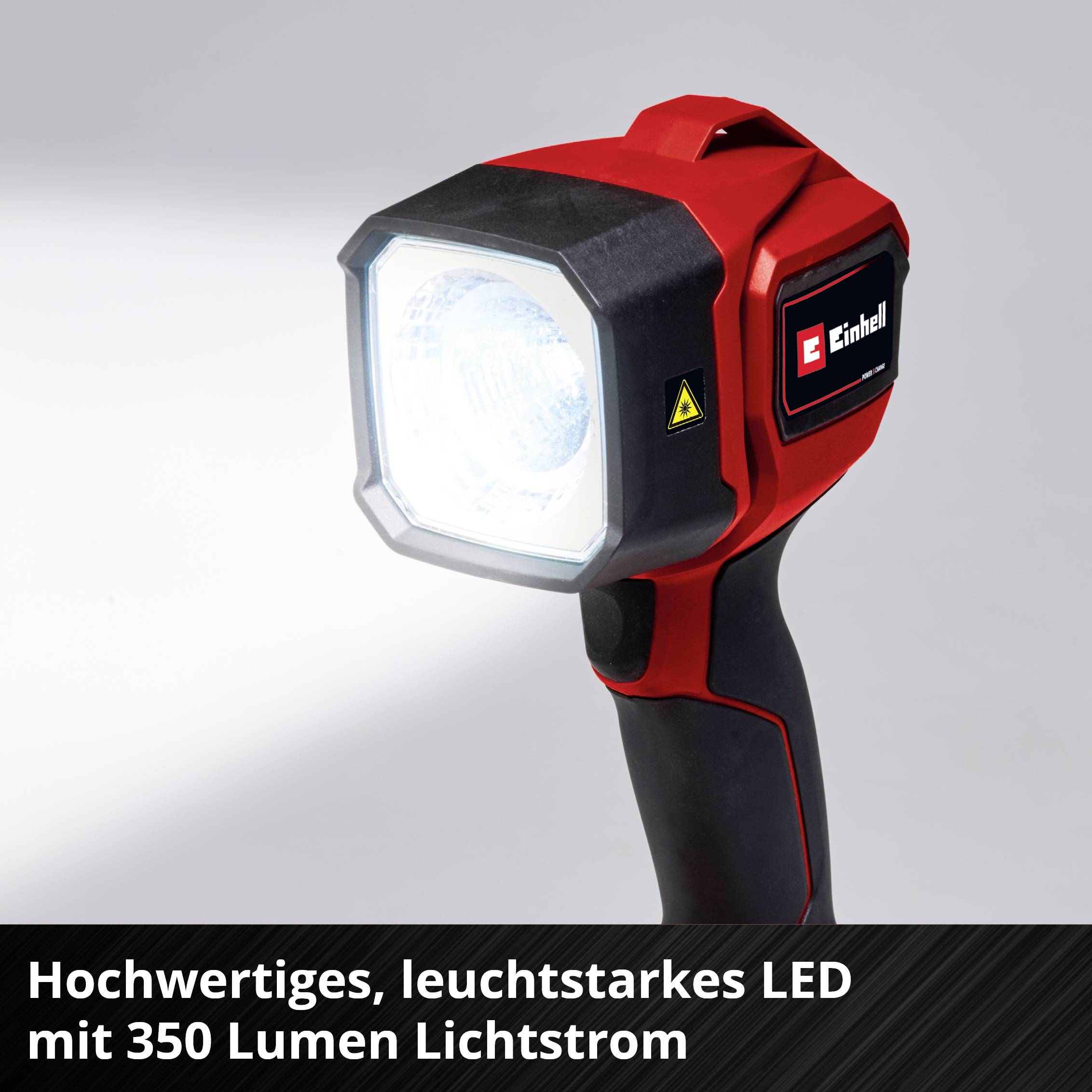 'Akkubetriebene LED-Taschenlampe in Schwarz und Rot, strahlt hell. Beschriftet mit 'Einhell'.'