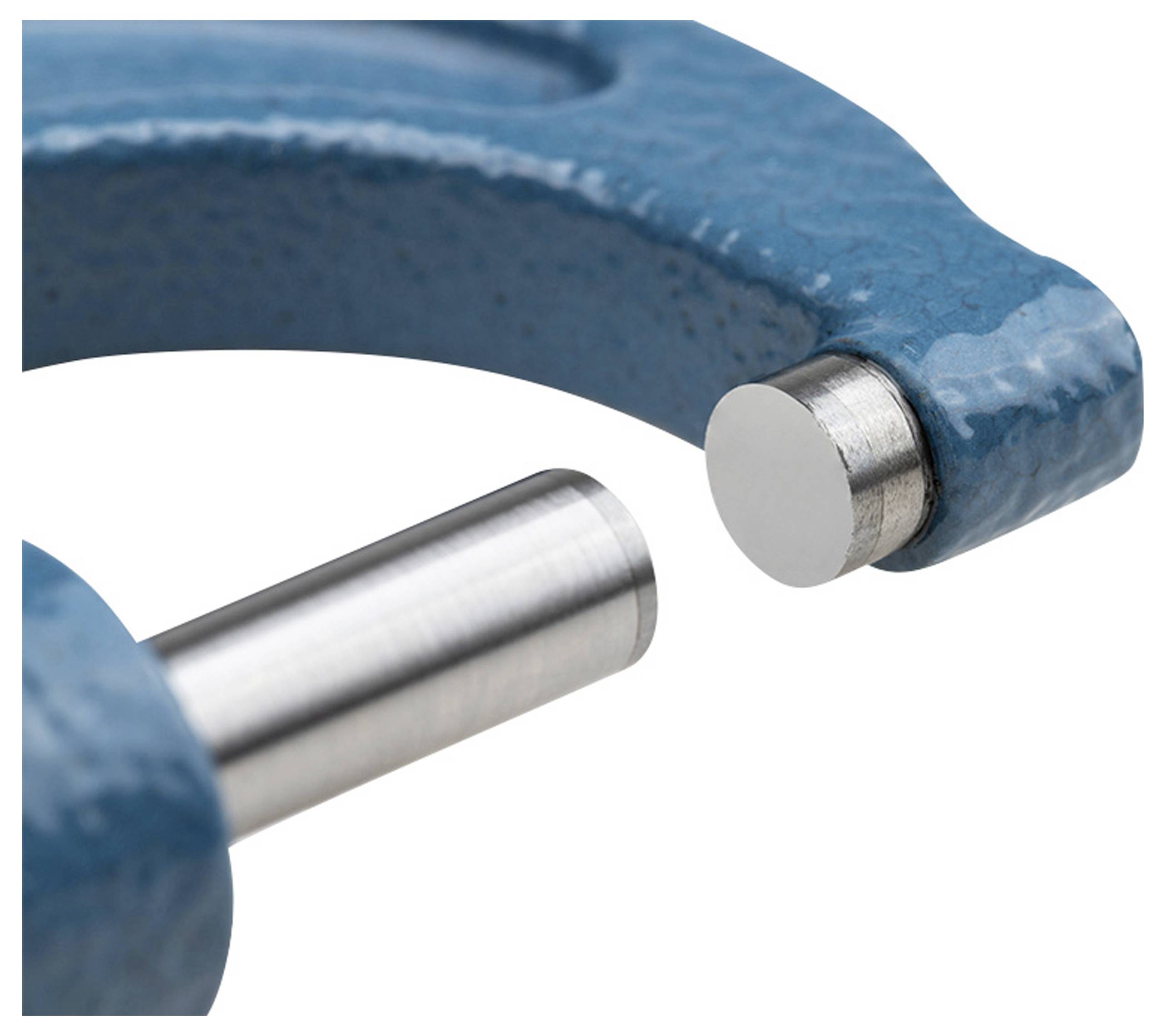 Ein Mikrometer zeigt eine Messung mit einem Abstand zwischen den Kieferflächen. Der blaue Rahmen ist robust und aus Metall gefertigt.