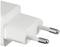 Ein weißer Steckdosenadapter mit zwei runden Metallstiften, geeignet für europäische Steckdosen.