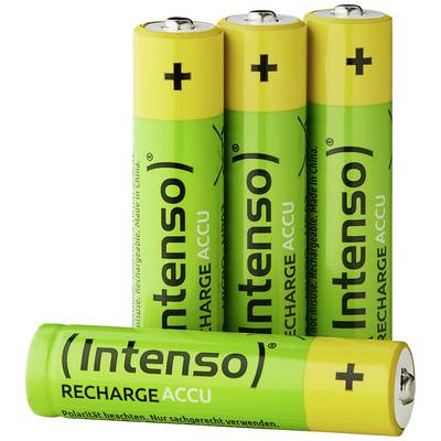 Vier grüne aufladbare AA-Batterien stapeln aufrecht; eine weitere liegt davor. Aufschrift: 'Intenso RECHARGE ACCU'.