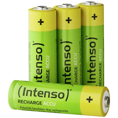 Vier grüne AA-Batterien der Marke 'Intenso', alle mit gelben Enden und aufrechtem Plus-Symbol. Eine Batterie liegt vorne, die anderen stehen.