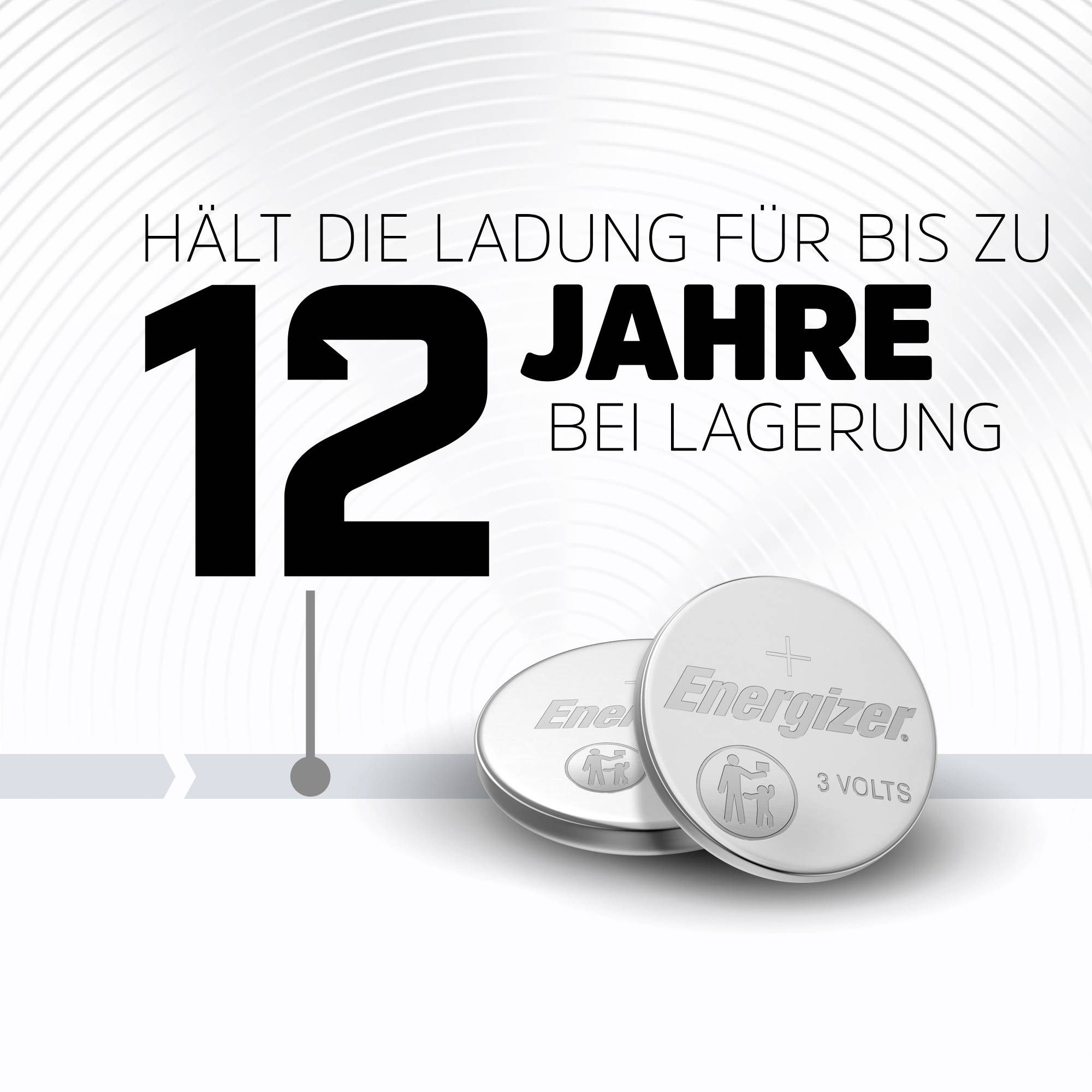 'Batterie hält Ladung bis zu 12 Jahre bei Lagerung.' Zwei Energizer-Knopfzellen mit grauem Hintergrund, eine Batterie zeigt '3 VOLTS'.
