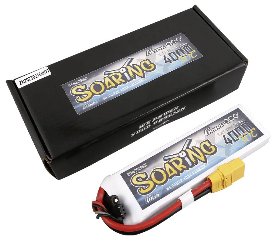 Eine LiPo-Batterie mit der Aufschrift 'SOARING 4000mAh 14.8V 30C', daneben eine schwarze Verpackung. Für Modellflugzeuge geeignet.