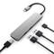 USB-C-Hub mit vier Anschlüssen: zwei USB-A, HDMI und ein USB-C-Anschluss. Verbunden mit einem USB-C-Kabel. Ideal für Laptops.