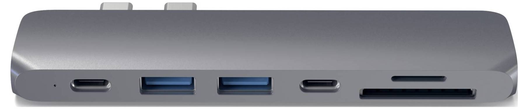 Ein grauer USB-C-Hub mit mehreren Anschlussmöglichkeiten: zwei USB-A-Ports, ein USB-C-Port und ein SD-Kartensteckplatz.