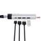 Ein USB-C-Hub mit mehreren Anschlüssen: Ethernet, HDMI, zwei USB-A, USB-C und SD-Kartenleser. Drei Kabel sind angeschlossen.