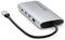 Ein silberner USB-C-Hub mit mehreren Anschlüssen, darunter HDMI und USB-A, verbindet sich über ein geflochtenes Kabel.