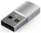 Ein silberner USB-Stick auf weißem Hintergrund. Der Stick hat ein rechteckiges Metallgehäuse mit sichtbaren Anschlusskontakten.