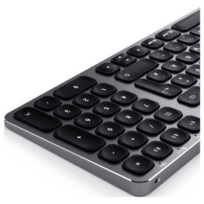 Eine moderne, kabellose Tastatur mit schwarzen Tasten auf einem grauen Gehäuse. Das Design wirkt schlank und minimalistisch.