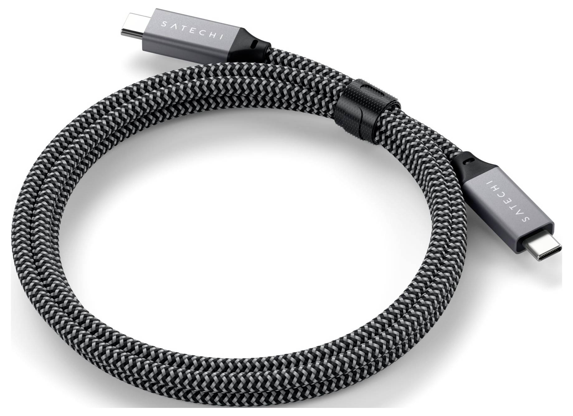 Ein geflochtenes USB-C-Kabel von Satechi, schwarz-grau, zeigt beide Enden mit USB-C-Steckern. Perfekt für schnelles Laden und Datenübertragung.