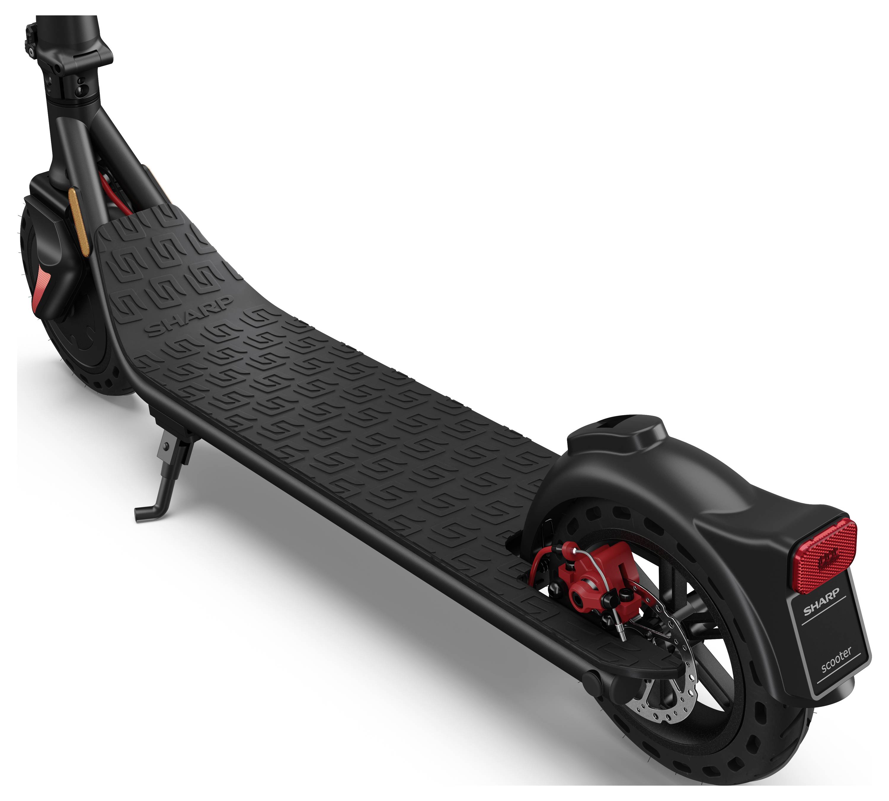 Elektroroller von hinten, zeigt das Trittbrett mit Struktur, Hinterrad mit rotem Bremssattel und Rücklicht.