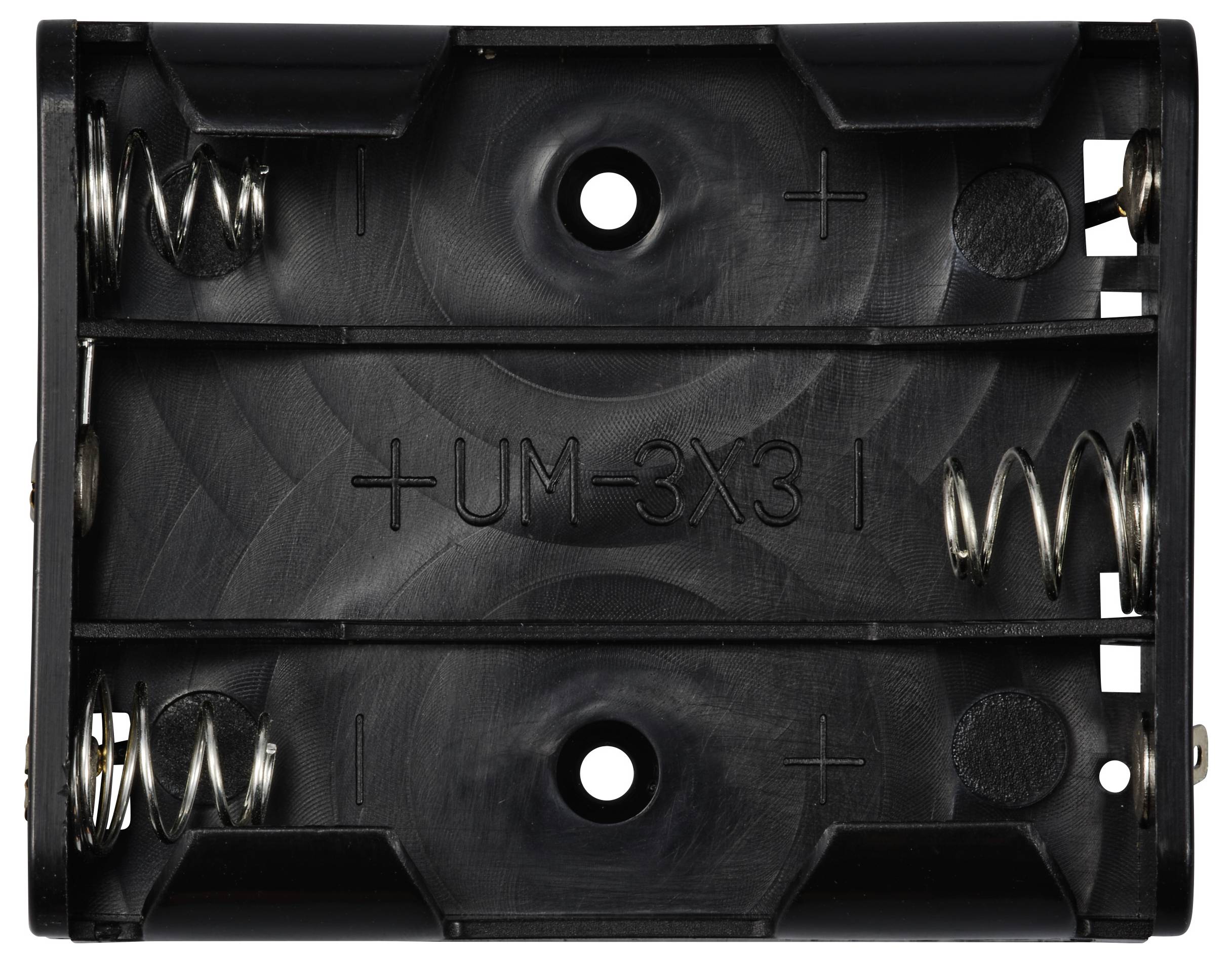 Ein schwarzes Kunststoff-Batteriefach für drei AA-Batterien, mit Metallfedern und Markierungen für Polarität und Modellnummer 'UM-3x3'.