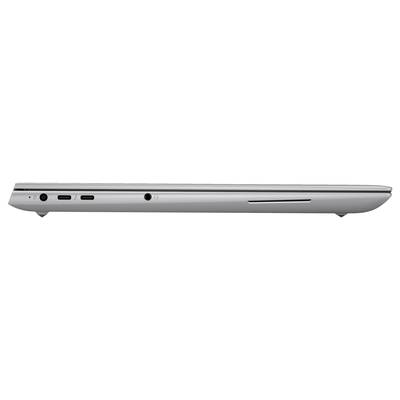 Ein geschlossenes, silbernes Laptop von der Seite, mit mehreren Anschlüssen wie USB-C und Kopfhörerbuchse auf der linken Seite.