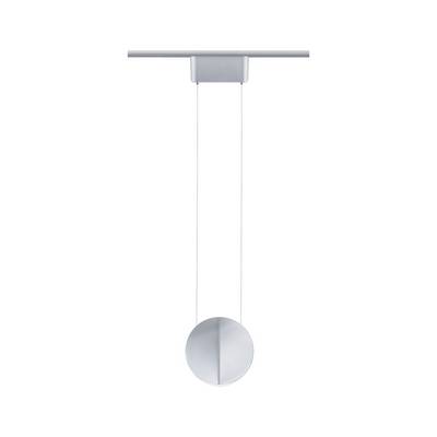 Eine minimalistische Pendelleuchte mit runder Metallscheibe hängt an zwei dünnen Kabeln von der Decke.