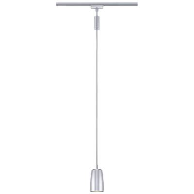 Eine silberne Pendelleuchte mit einem langen Kabel und einem schmalen, konischen Lampenschirm aus Metall, an einer Schiene befestigt.