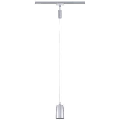 Eine silberne Hängelampe mit einem schmalen, zylinderförmigen Lampenschirm hängt an einem Kabel von einer Deckenhalterung.