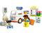 Spielzeug-Set mit Krankenwagen, zwei Figuren, Blöcken und Verkehrssignal. Eine Figur hält einen Koffer und trägt eine Uniform.