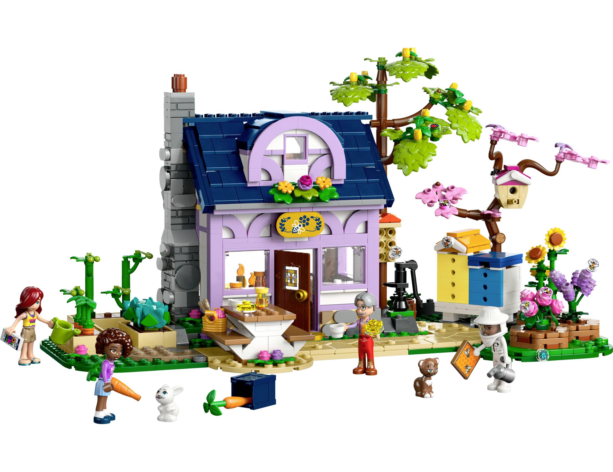Ein Lego-Bauernhof mit lila Haus, Garten, Baum und Tieren. Kinderfiguren spielen mit Kaninchen und Karotten. Fröhliche Szene.