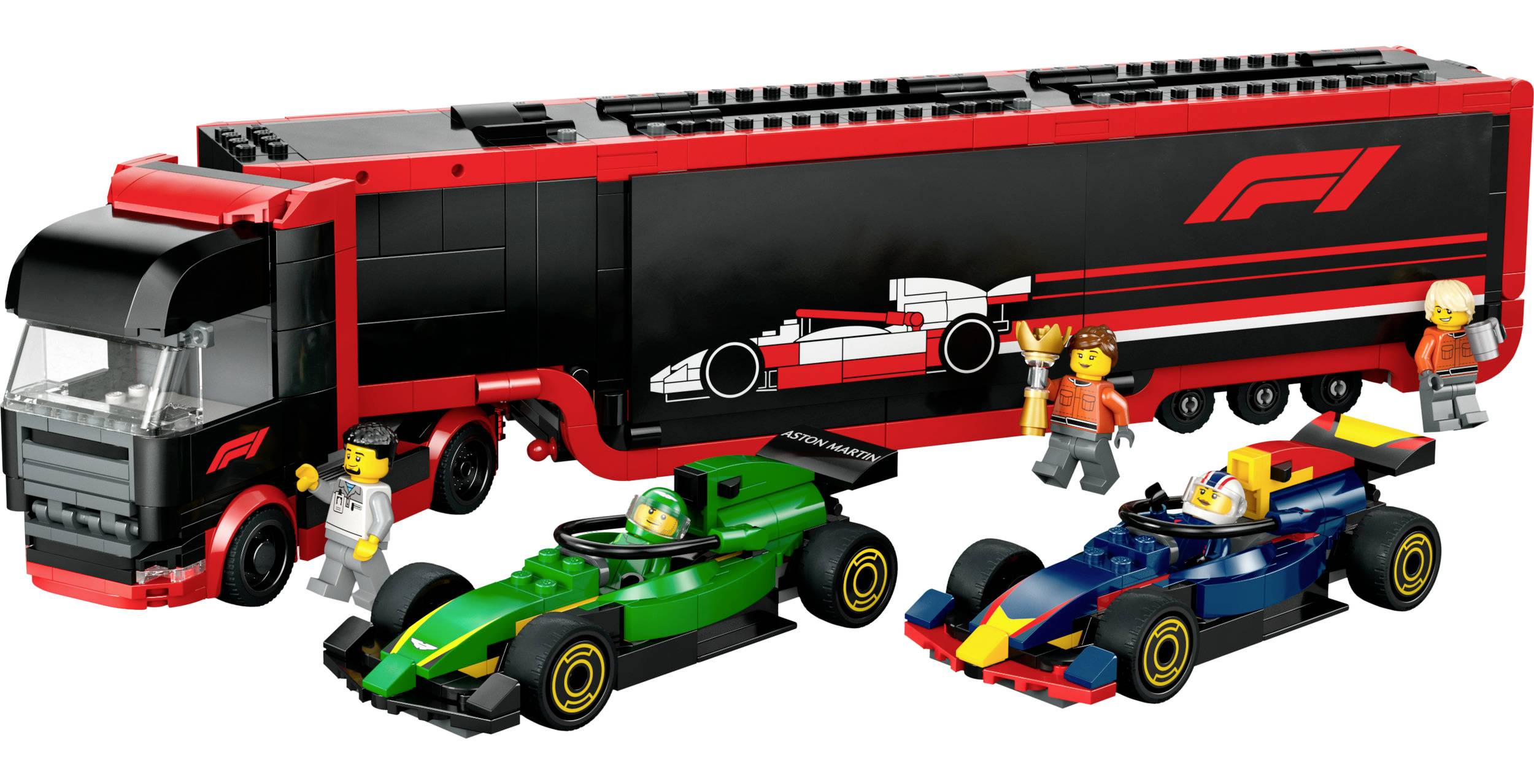 Ein Lkw mit F1-Logo und zwei Rennwagen aus Legosteinen. Drei Figuren sind daneben platziert. Spielerisches F1-Thema.