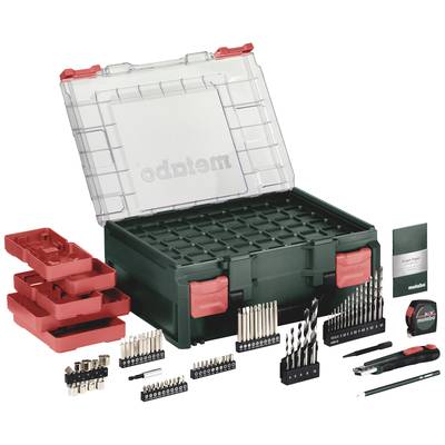 Werkzeugset mit grünem, transparentem Koffer und rotem Verschluss. Enthält verschiedene Bohrer, Bits, Messband und Zubehörteile. Markenname auf dem Deckel.