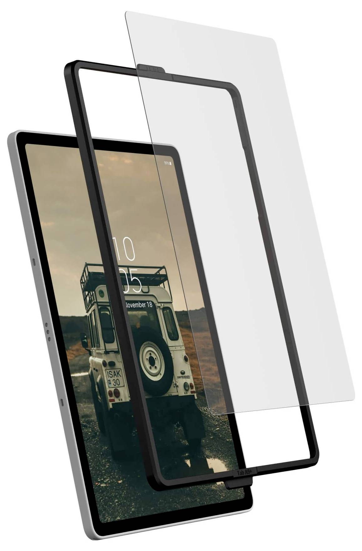 Tablet mit Displayschutz und Rahmen, zeigt Oldtimer-Lkw auf einer Landschaft als Bildschirmhintergrund. Uhrzeit und Datum eingeblendet.
