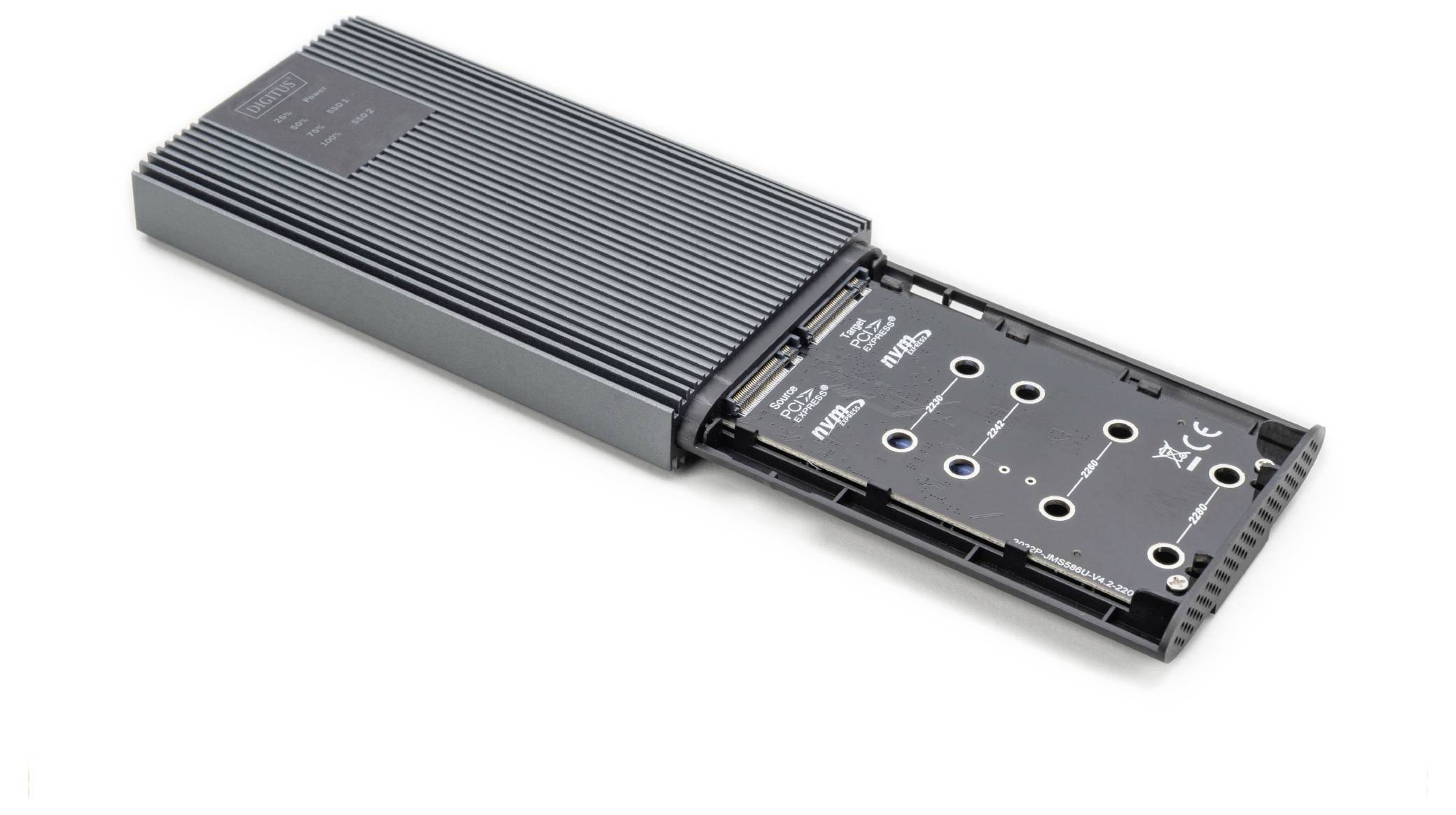 Externe SSD-Gehäuse mit ausgefahrenem Laufwerksschacht, geeignet für M.2 NVMe-SSDs, zeigt Kapazitäten und Anschlussports.