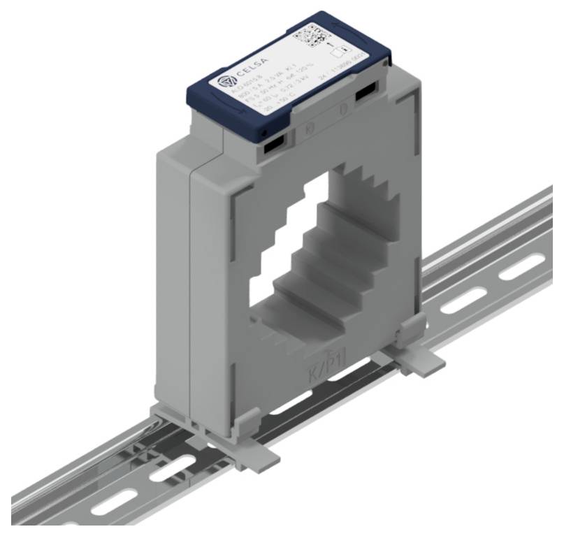 Rechteckiger Stromwandler auf einer DIN-Schiene montiert, mit blauer Kappe und Etikett oben, zeigt Modell- und technische Details.