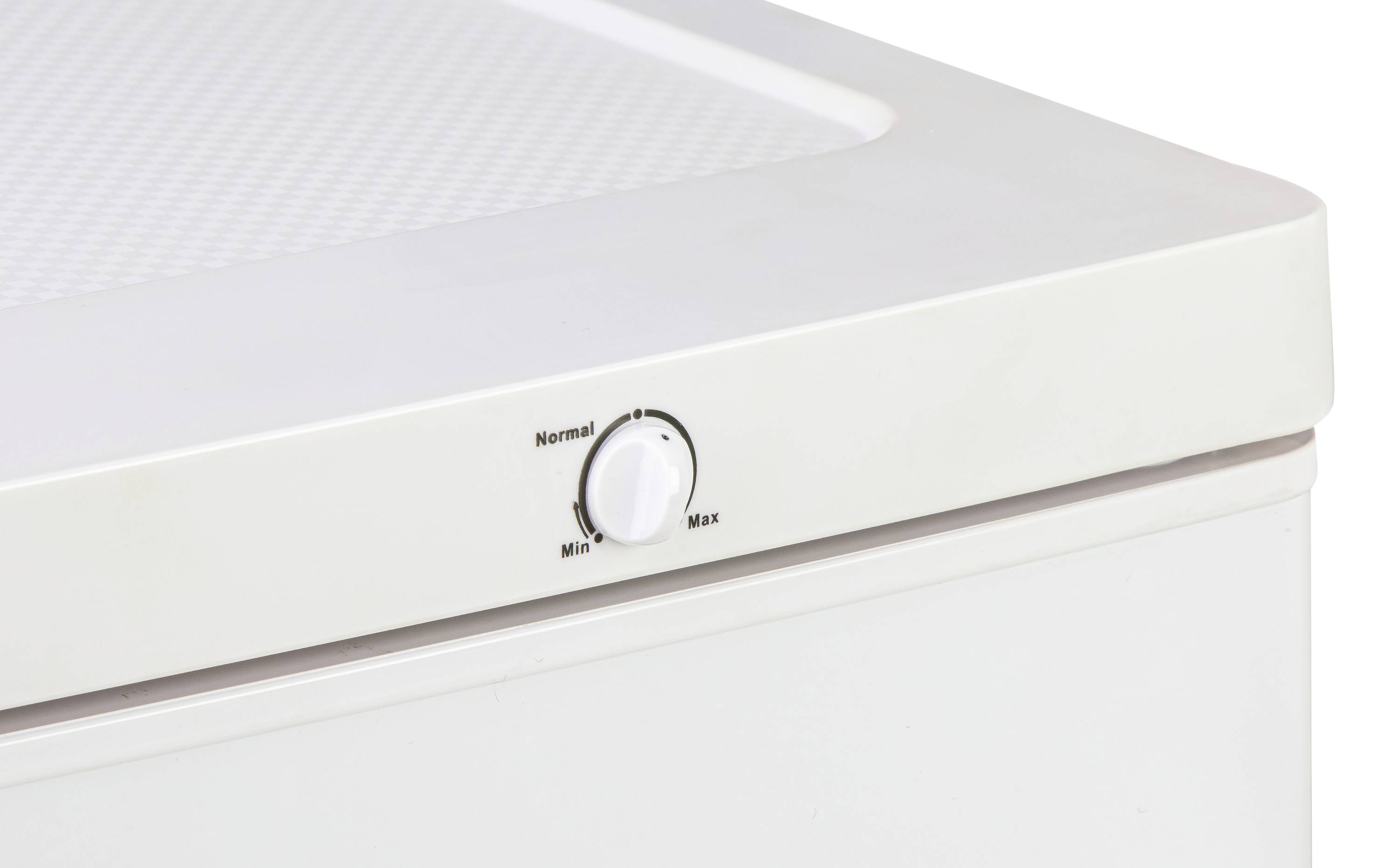 Oberteil einer weißen Kühltruhe mit einem Drehknopf zur Temperaturregelung, markiert mit 'Min', 'Normal' und 'Max'.