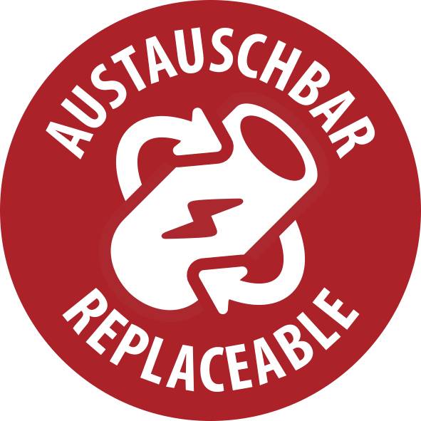Rotes rundes Abzeichen mit weißen recycling-ähnlichen Pfeilen und Stecker-Symbol, beschriftet mit „AUSTAUSCHBAR" und „REPLACEABLE".